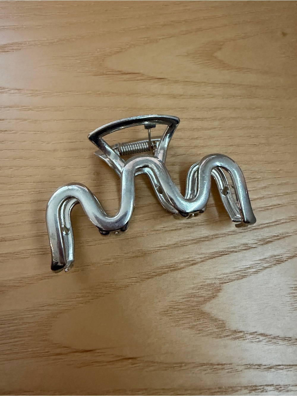NEW Metal Wavy Hairclip in Silver